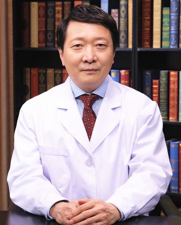 Doktor Surgeon Vince Tamon